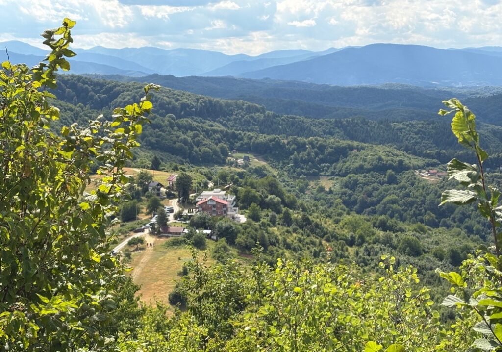 1200 IMG 4348 Bosnischiche Pyramiden Unterkunft