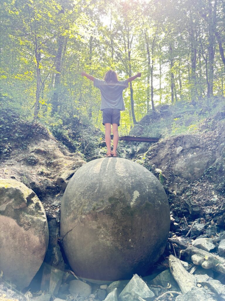 suedengland-avalon-spirituelle-reise-kraftorte-geomantie-stonehenge-17 Steinkugeln